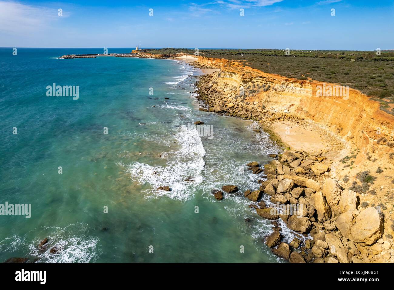 Blick über die Steilküste mit Strandbuchten Calas de Conil, Conil de la Frontera, Costa de la Luz, Andalusien, Espagnol | vue sur la côte escarpée Banque D'Images