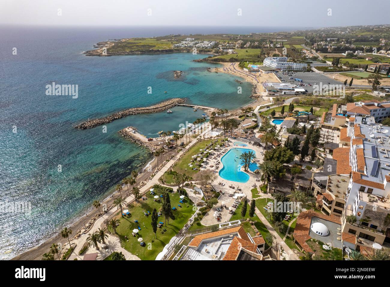 Strand und Hotels der Coral Bay aus der Luft gesehen, Zypern, Europa | vue aérienne de la plage et des hôtels de Coral Bay, Chypre, Europe Banque D'Images