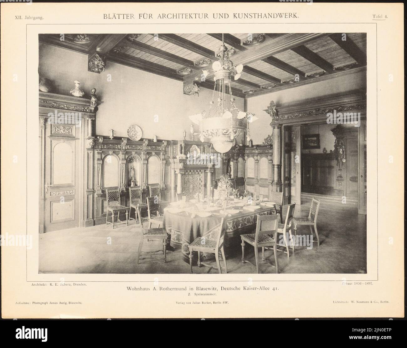 Scherz K.E., immeuble résidentiel Rothermund, Dresden-Blasewitz. (De : feuilles pour l'architecture et l'artisanat, 12th ans, 1899, planche 4.) (1899-1899): Vue intérieure salle à manger. Légère pression sur le papier, 26,9 x 34,2 cm (y compris les bords de numérisation) Scherz K. E. : Wohnhaus Rothermund, Dresden-Blasewitz. (AUS: Bätter für Architektur und Kunsthandwerk, 12. JG., 1899, Tafel 4) Banque D'Images