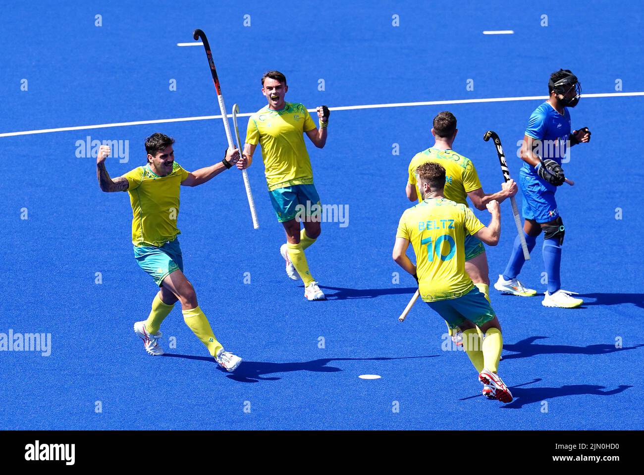 Les Blake Govers d'Australie (à gauche) célèbrent le premier but de leur équipe lors du match de la médaille d'or du hockey masculin contre l'Inde au Centre de hockey et de squash de l'Université de Birmingham le 11 e jour des Jeux du Commonwealth de 2022 à Birmingham. Date de la photo: Lundi 8 août 2022. Banque D'Images