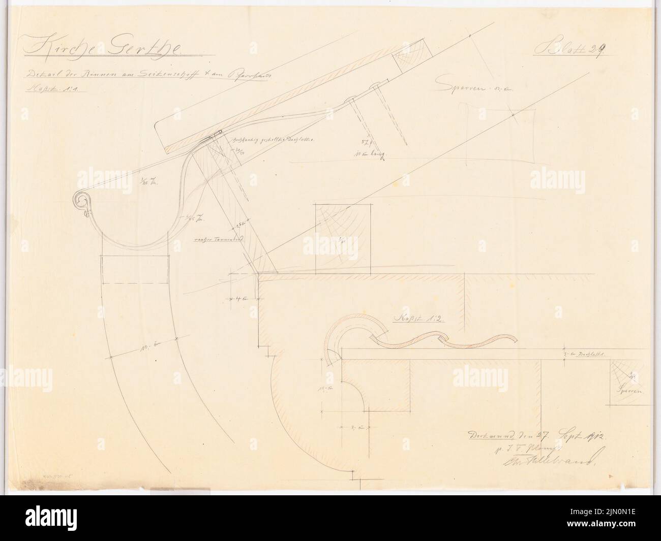 Klomp Johannes Franziskus (1865-1946), Eglise Sainte-Elisabeth (avec presbytère), Bochum-Gerthe (27 septembre 1912): Détail des gouttières sur l'allée latérale et au presbytère 1: 1. Crayon, crayon de couleur sur transparent, 71,6 x 95,4 cm (y compris les bords de balayage) Klomp Johannes Franziskus (1865-1946): St. Elisabeth Kirche (mit Pfarrhaus), Bochum-Gerthe Banque D'Images
