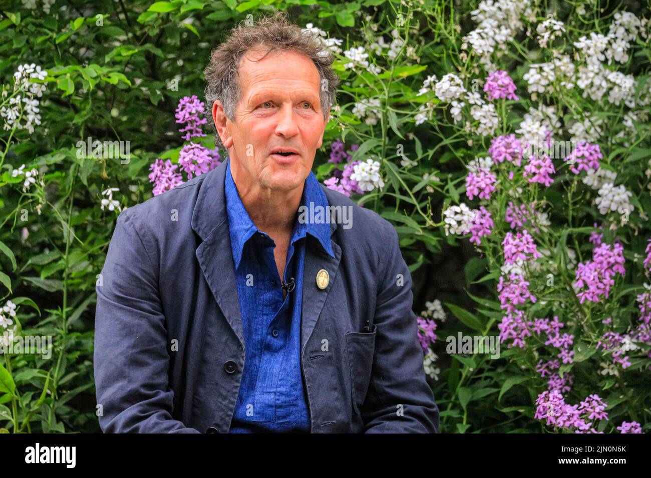 Monty Don, présentateur du World de BBC Gardener dans le RNLI Showgarden, Chelsea Flower Show, Londres Banque D'Images