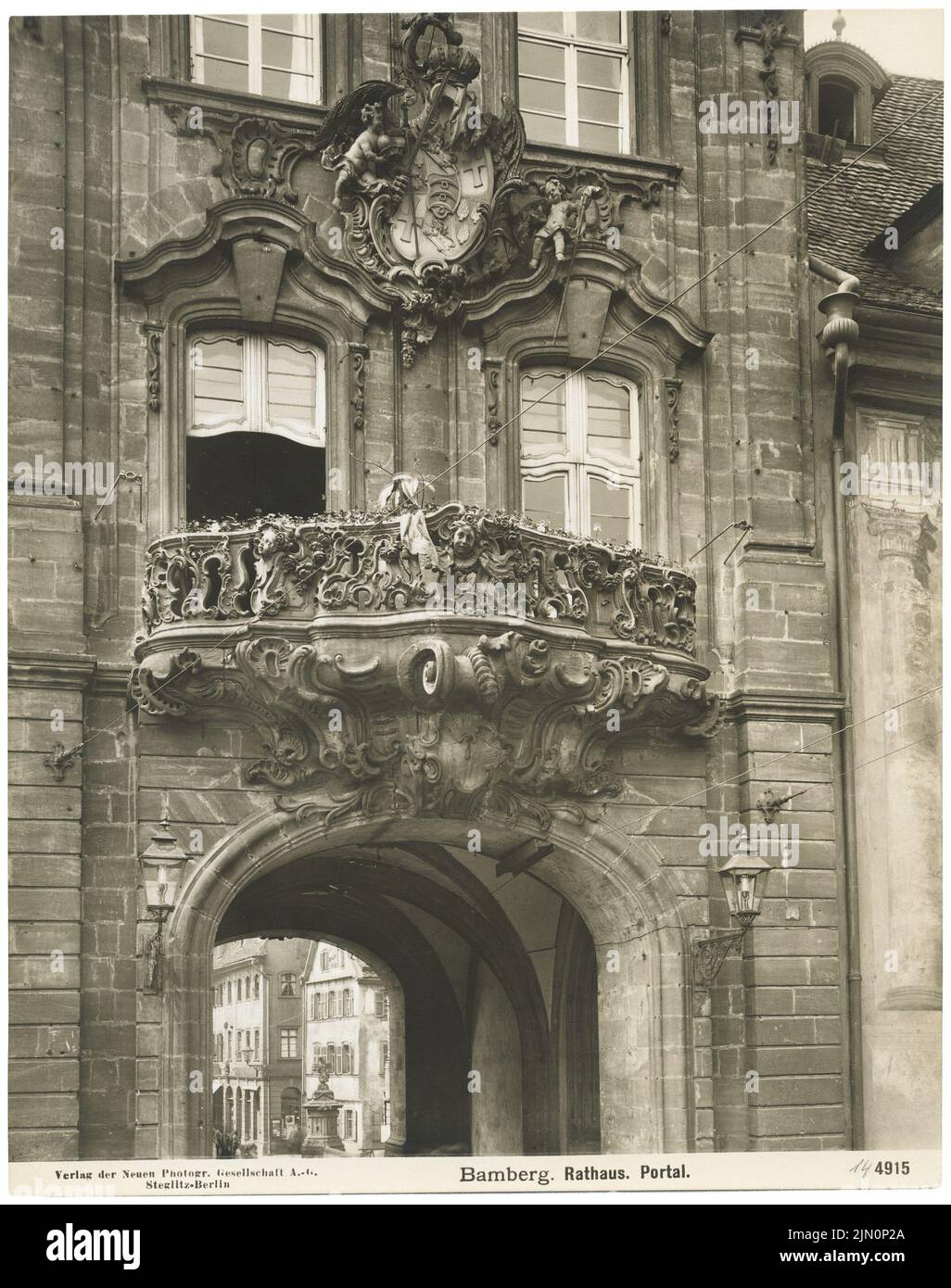 Nouvelle société photographique (NPG), hôtel de ville de Bamberg (sans dat.): Voir le portail. Photo, 24,6 x 19,4 cm (y compris les bords de numérisation) Neue Photographische Gesellschaft (NPG): Rathaus in Bamberg (ohne DAT.) Banque D'Images