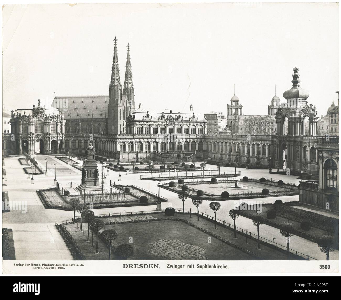 Pöppelmann Daniel (1662-1736), Zwinger avec Sophienkirche, Dresde (1905) : vue avec Kronentor. Photo, 19,9 x 24,5 cm (y compris les bords de balayage) Pöppelmann Daniel (1662-1736): Zwinger mit Sophienkirche, Dresde (1905) Banque D'Images