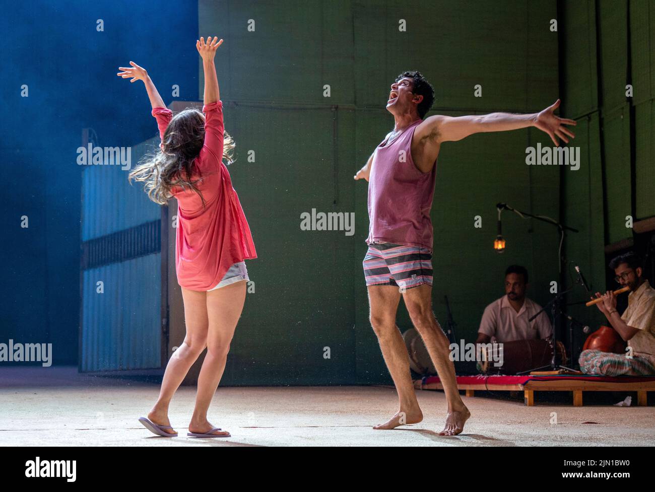 La troupe de dépouillement et de craquements sur scène lors d'une répétition de robe au Lyceum Theatre d'Édimbourg, avant leur spectacle du Festival international d'Édimbourg en 2022. Date de la photo: Lundi 8 août 2022. Banque D'Images