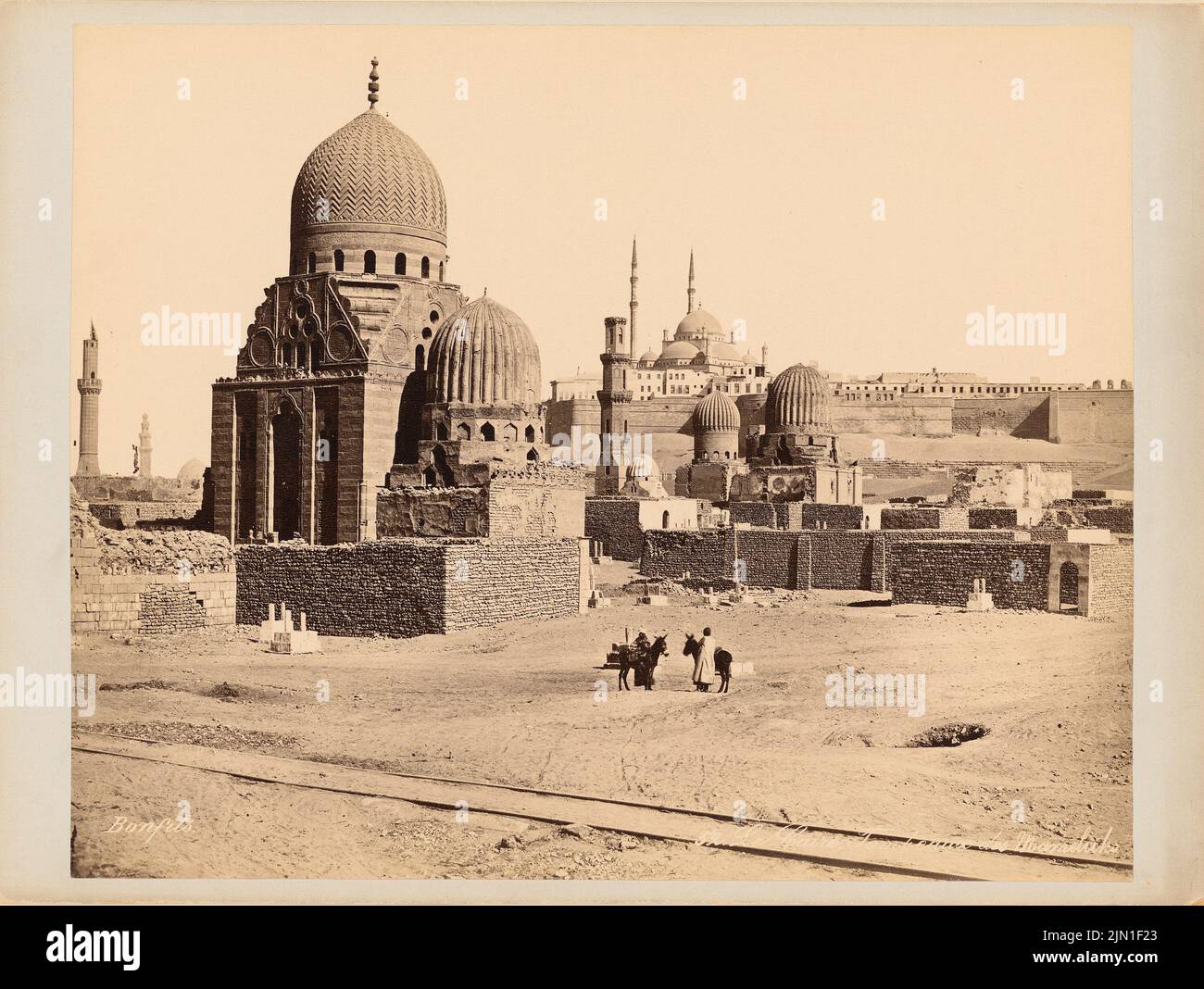 Bonfils Félix (1831-1885), tombes des Mameluken au Caire (sans dat.): Vue. Photo sur carton, 24,1 x 32 cm (y compris les bords de numérisation) Bonfils Félix (1831-1885): Grabmäler der Mameluken, Kairo Banque D'Images