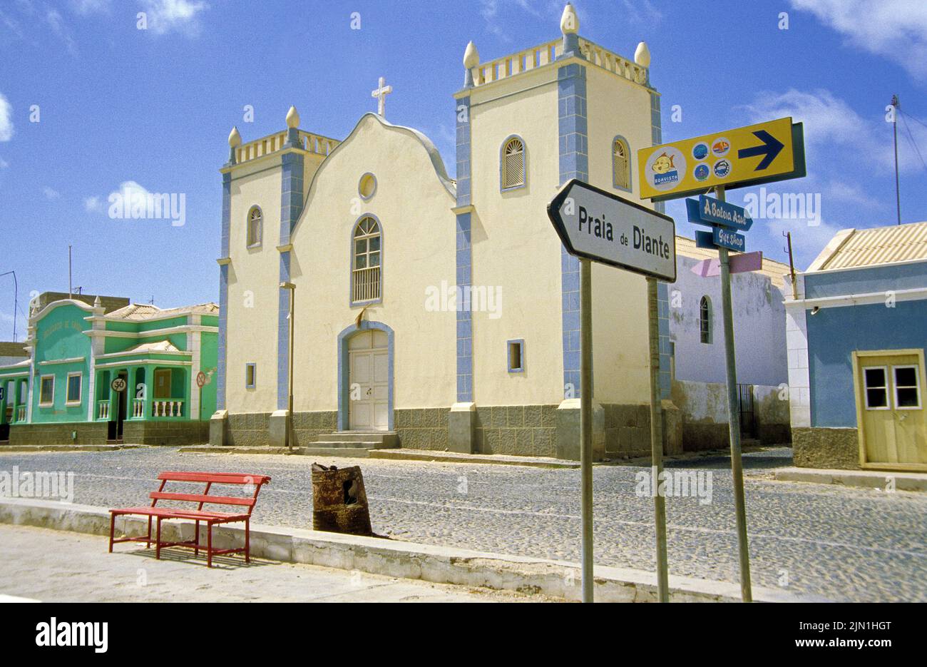Die barocke Kirche St. Isabel à Sal Rei, Boavista, Kapverden, Afrika | l'église baroque Sankt Isabel à Sal Rei, Boavista, Iles du Cap-Vert, Afrique Banque D'Images