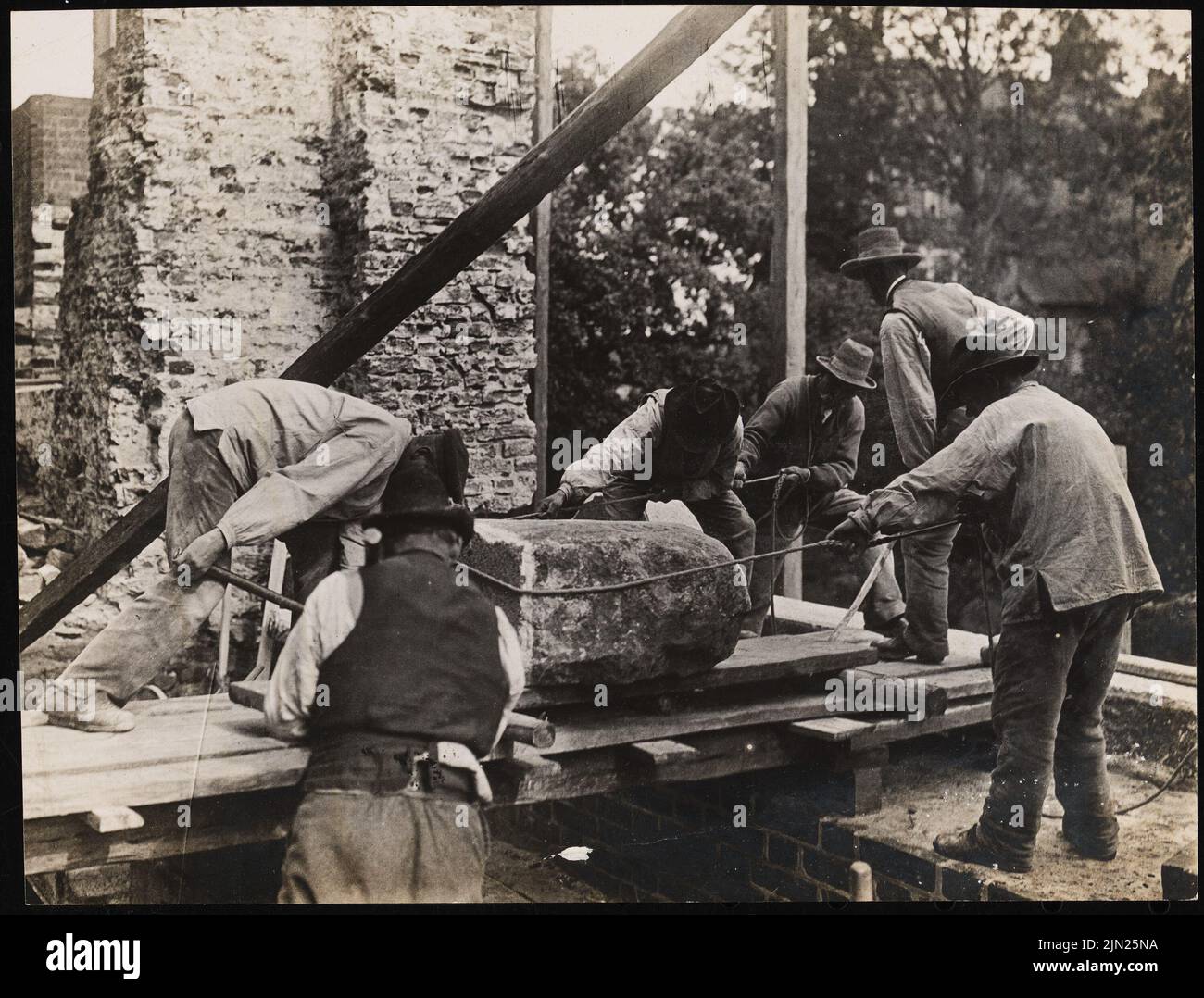 Steinbrecht Conrad (1849-1923), Marienburg, Restauration sous Steinbrecht 1882-1918, lettres et photos à R. Persius: Travaux de construction. Photo sur carton, 11,9 x 15,7 cm (y compris les bords de numérisation) Banque D'Images