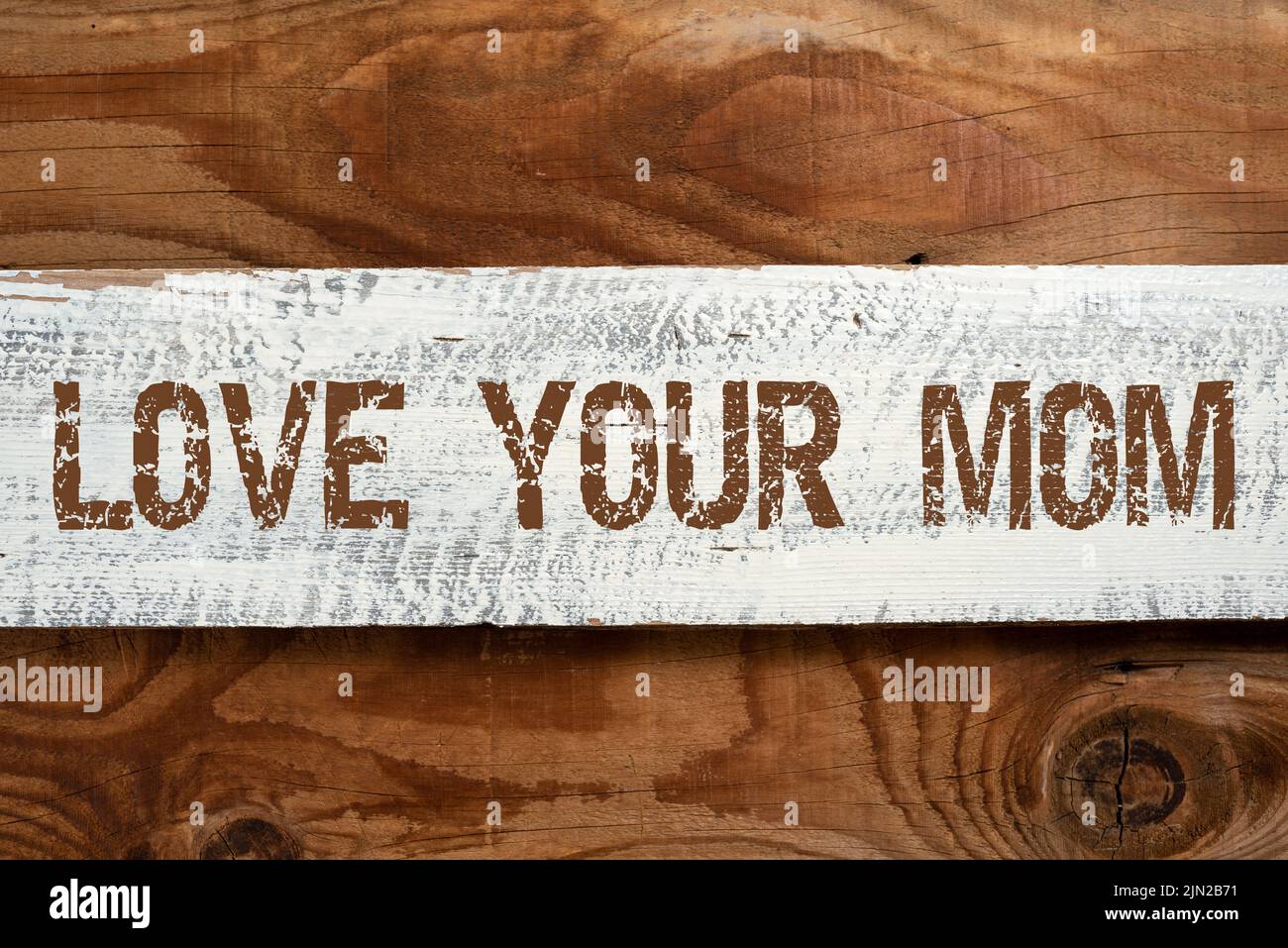 Affiche Love Your Maman. Mot écrit sur avoir de bons sentiments au sujet de votre mère aimer émotions importantes informations écrites sur morceau de bois sur Banque D'Images