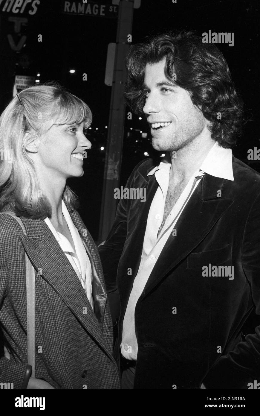 DOSSIER pics : Olivia Newton-John 1948-2022. **PHOTO DE FICHIER** Olivia Newton-John est décédé. Olivia Newton-John et John Travolta au restaurant Palm à Beverly Hills sur 5 avril 1978 crédit: Ralph Dominguez/MediaPunch crédit: MediaPunch Inc/Alay Live News Banque D'Images