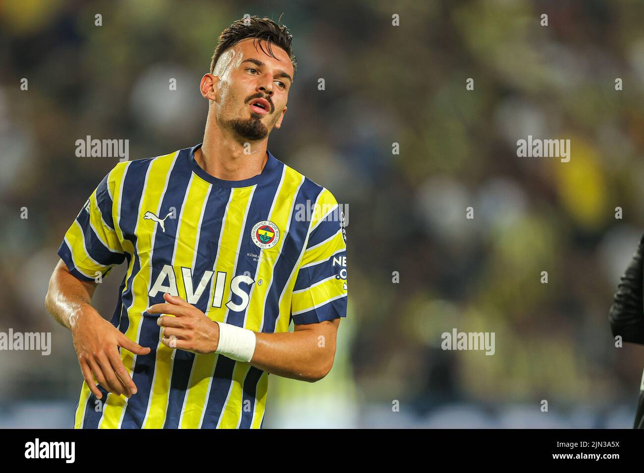 ISTANBUL, TURKIYE - AOÛT 8: Mergim Berisha de Fenerbahce SK pendant le match turc Super LIG entre Fenerbahce SK et Umraniyespar à Ulker Fenerbahce Sukru Saracoglu Stadyumu sur 8 août 2022 à Istanbul, Turkiye (photo par /Orange Pictures) Banque D'Images