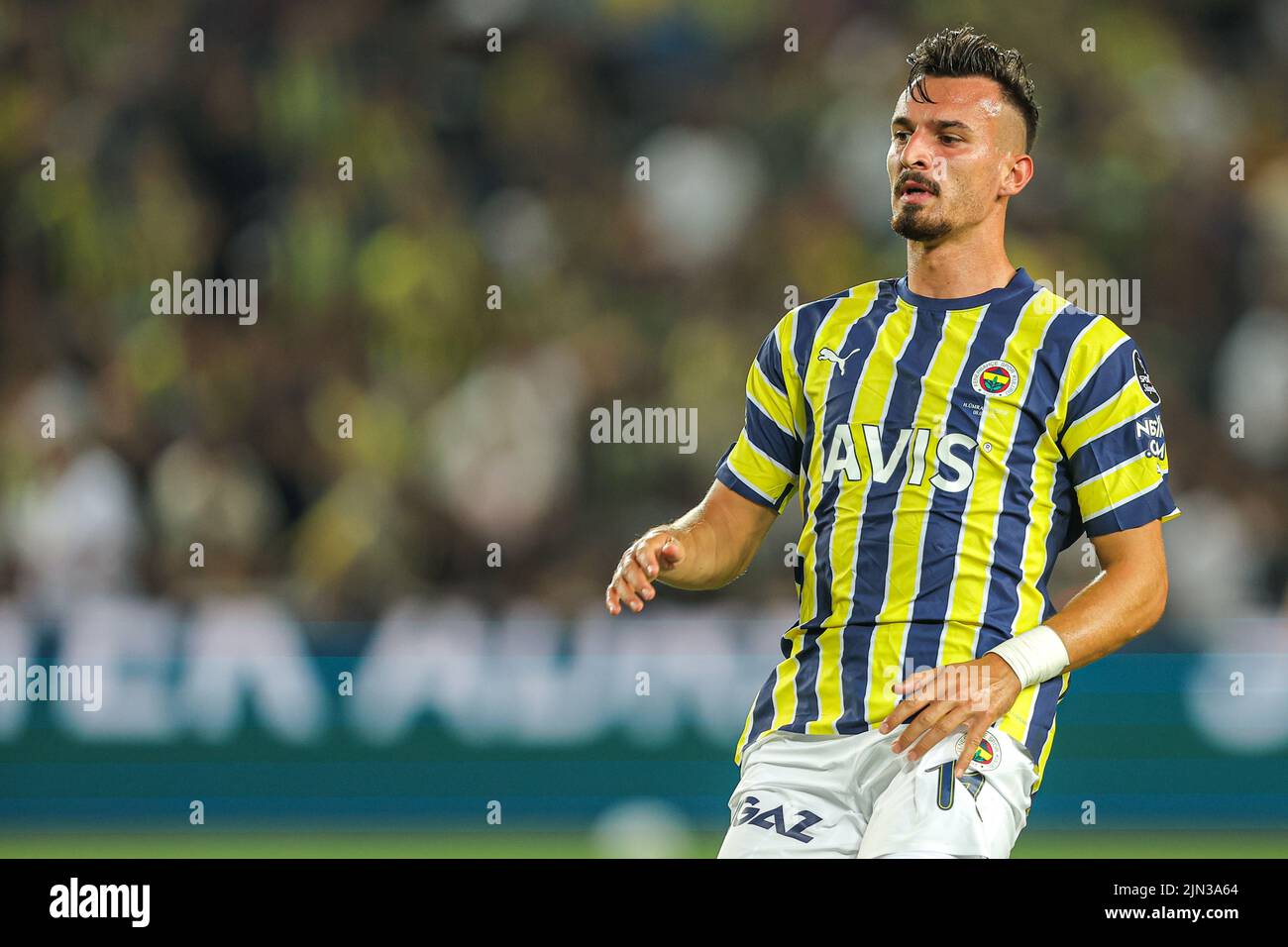 ISTANBUL, TURKIYE - AOÛT 8: Mergim Berisha de Fenerbahce SK pendant le match turc Super LIG entre Fenerbahce SK et Umraniyespar à Ulker Fenerbahce Sukru Saracoglu Stadyumu sur 8 août 2022 à Istanbul, Turkiye (photo par /Orange Pictures) Banque D'Images