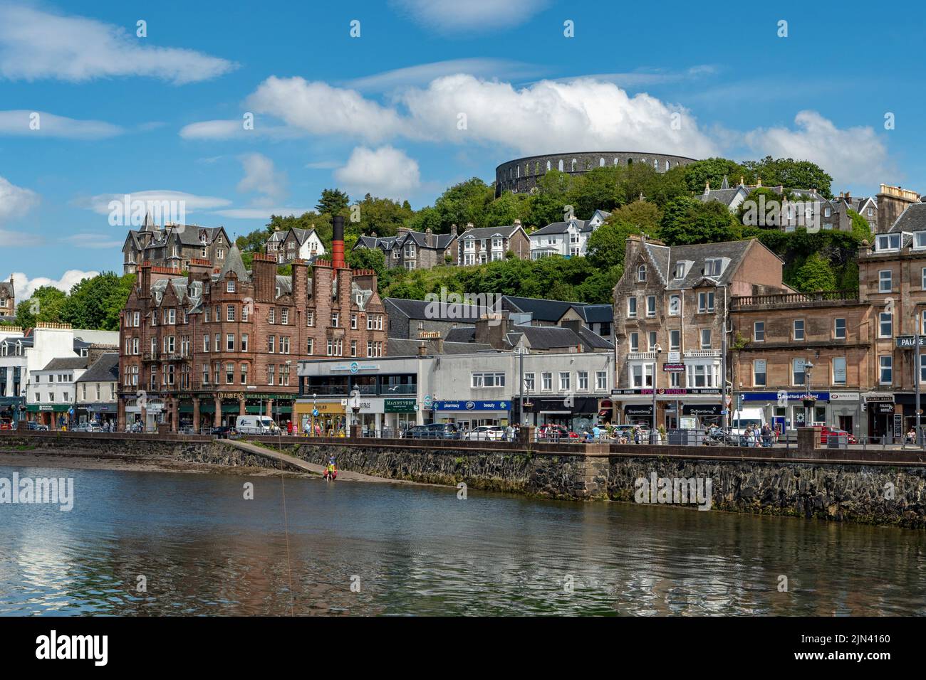 Waterfront et McCaig's Tower, Oban, Argyll, Écosse Banque D'Images