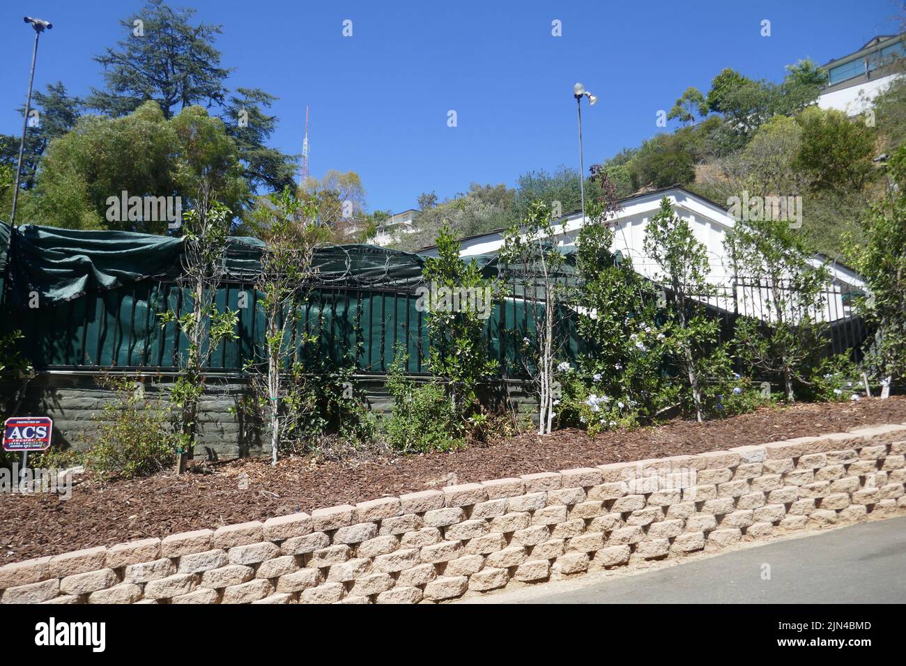 Beverly Hills, Californie, États-Unis 6th août 2022 actrice Greta Garbo, actrice Candice Bergen et musicien Johnny Rivers ancien domicile/maison au 9091 Alto Cedro Drive on 6 août 2022 à Beverly Hills, Californie, États-Unis. Photo par Barry King/Alay stock photo Banque D'Images