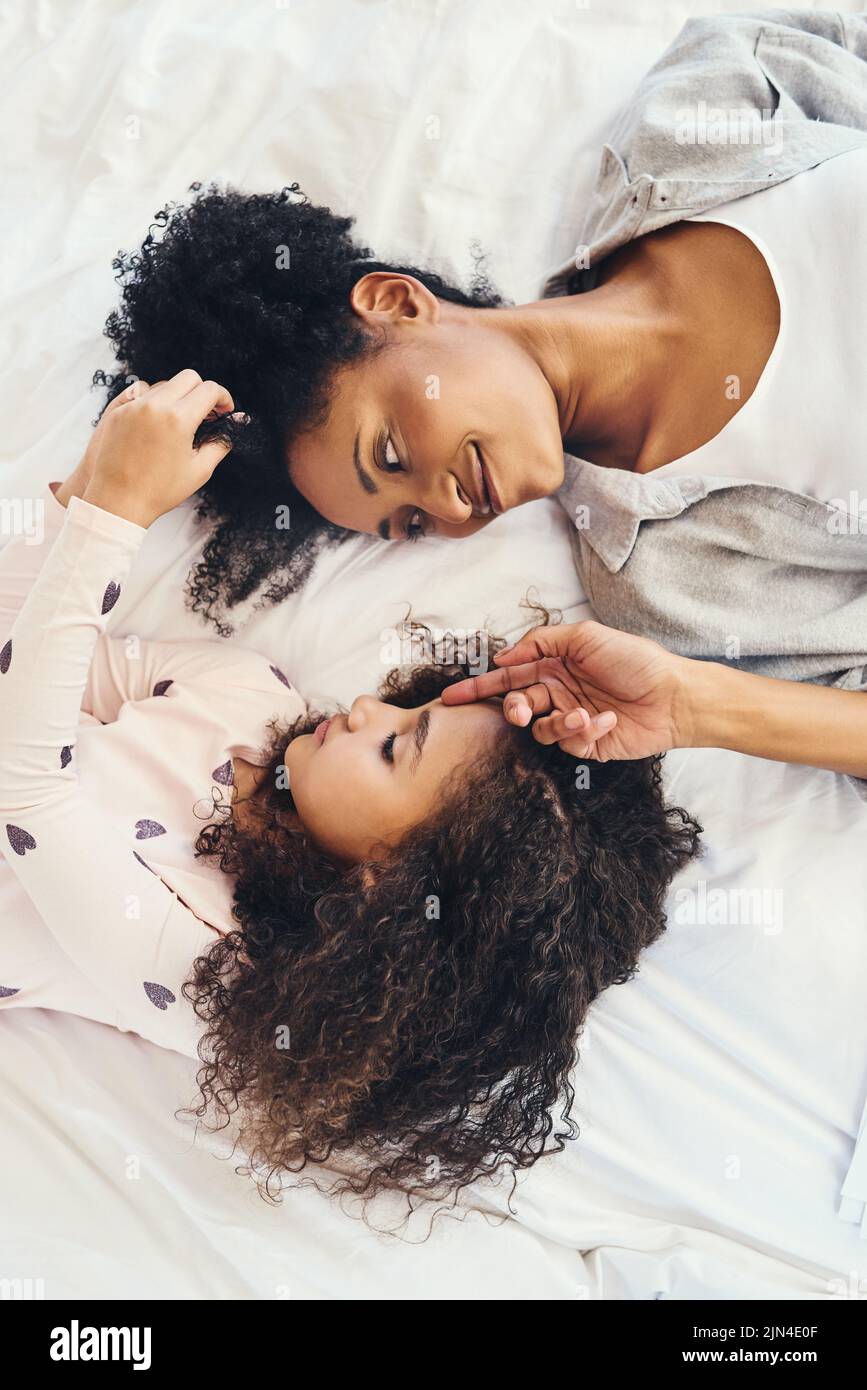 Qui Est La Maman De La Fille De Slimane Maman sera toujours celle qui regarde au-dessus de vous. Photo en grand
