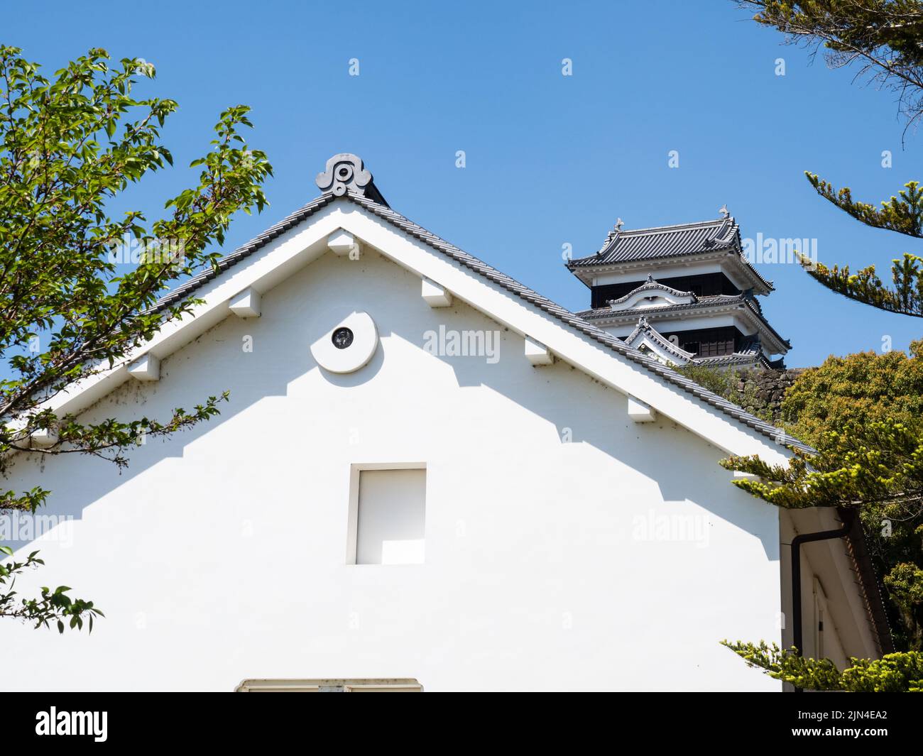 Vue sur le château d'Ozu, reconstruit en 2004 en utilisant des méthodes de construction traditionnelles - préfecture d'Ehime, au Japon Banque D'Images