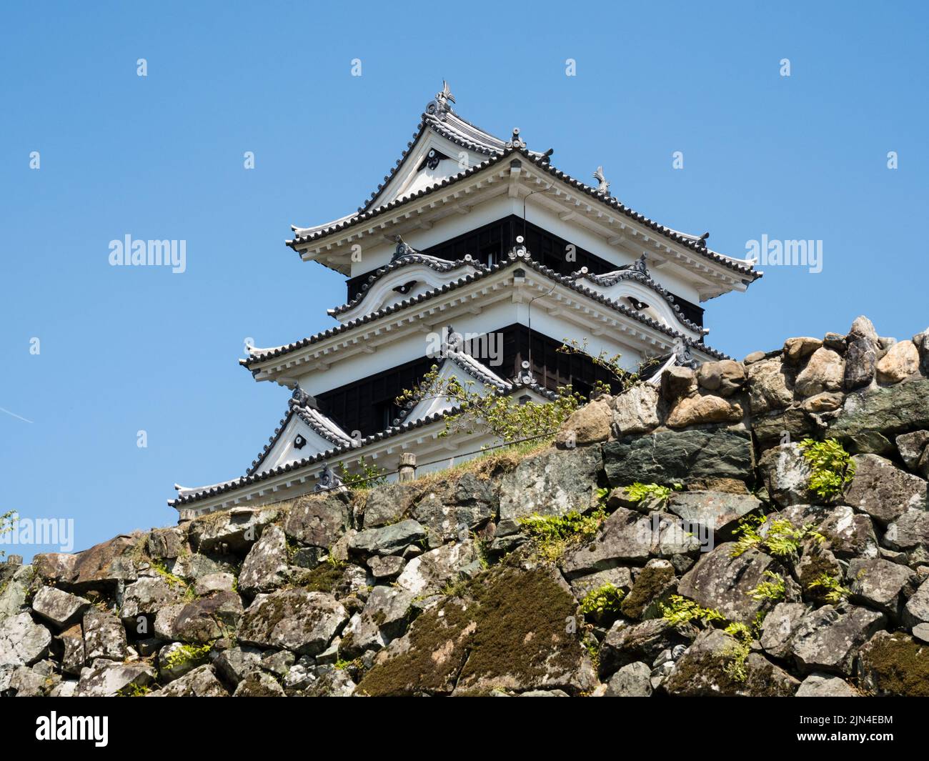 Donjon principal du château d'Ozu, reconstruit en 2004 en utilisant des méthodes de construction traditionnelles - préfecture d'Ehime, au Japon Banque D'Images