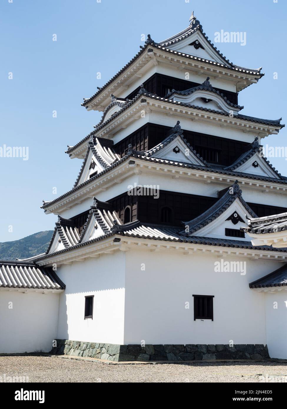 Donjon principal du château d'Ozu, reconstruit en 2004 en utilisant des méthodes de construction traditionnelles - préfecture d'Ehime, au Japon Banque D'Images