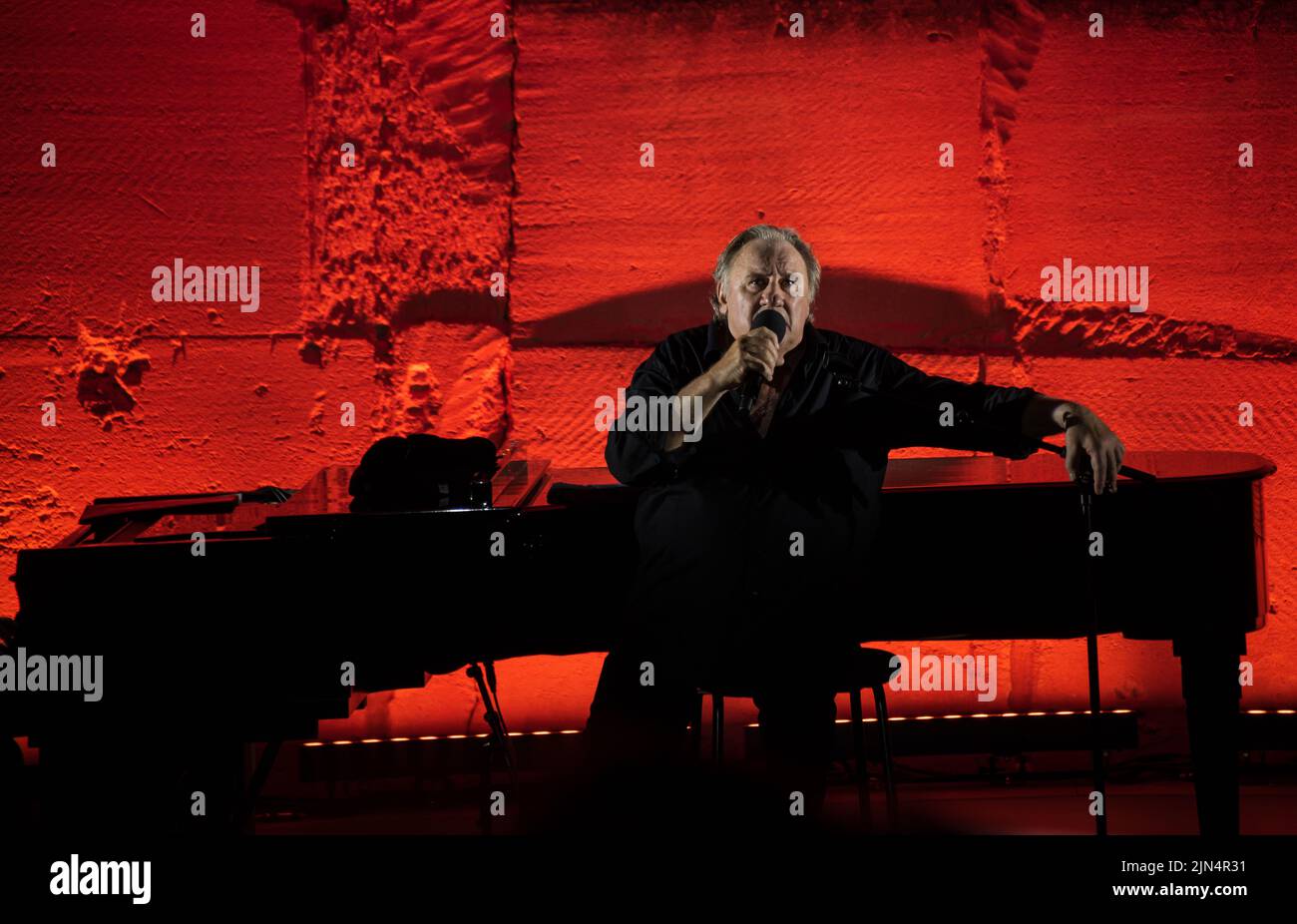 Gerard Depardieu chante Barbara Banque D'Images