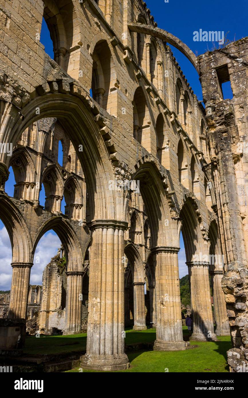 Arches et contreforts de l'église médiévale Banque D'Images