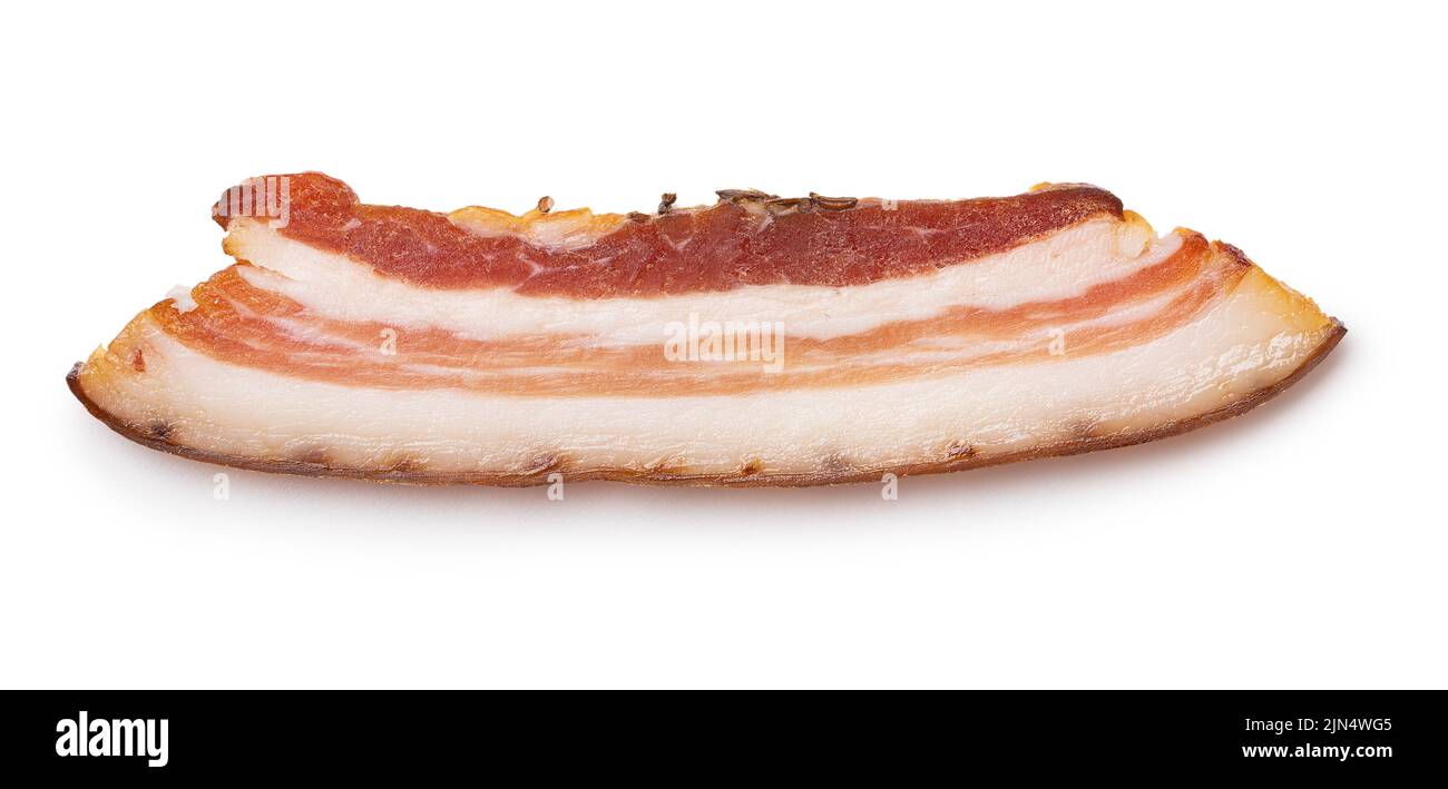 Tranches de bacon fumé isolées sur fond blanc. Banque D'Images