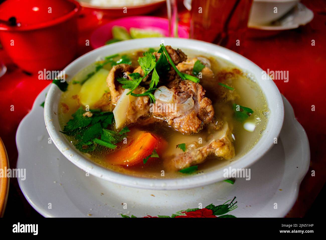 la soupe de lapin ou de queue de bœuf sop est une soupe traditionnelle faite de bœuf de queue, bouillie avec des épices Banque D'Images