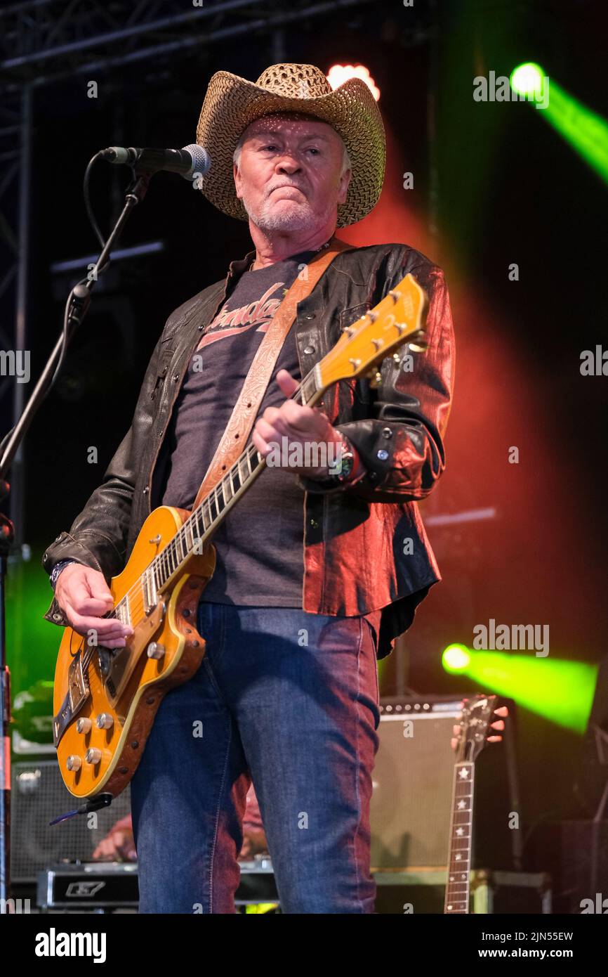 Paul Young, de Los Pacaminos, se présentant au Wickham Festival, Hampshire, Royaume-Uni. 4 août 2022 Banque D'Images