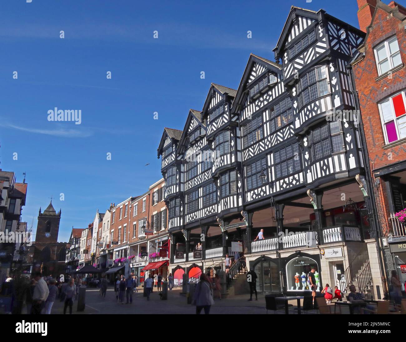 Entrée principale montrant Rows, centre commercial Grosvenor, Bridge Street, Chester, Cheshire, Angleterre, ROYAUME-UNI, CH1 1NW Banque D'Images