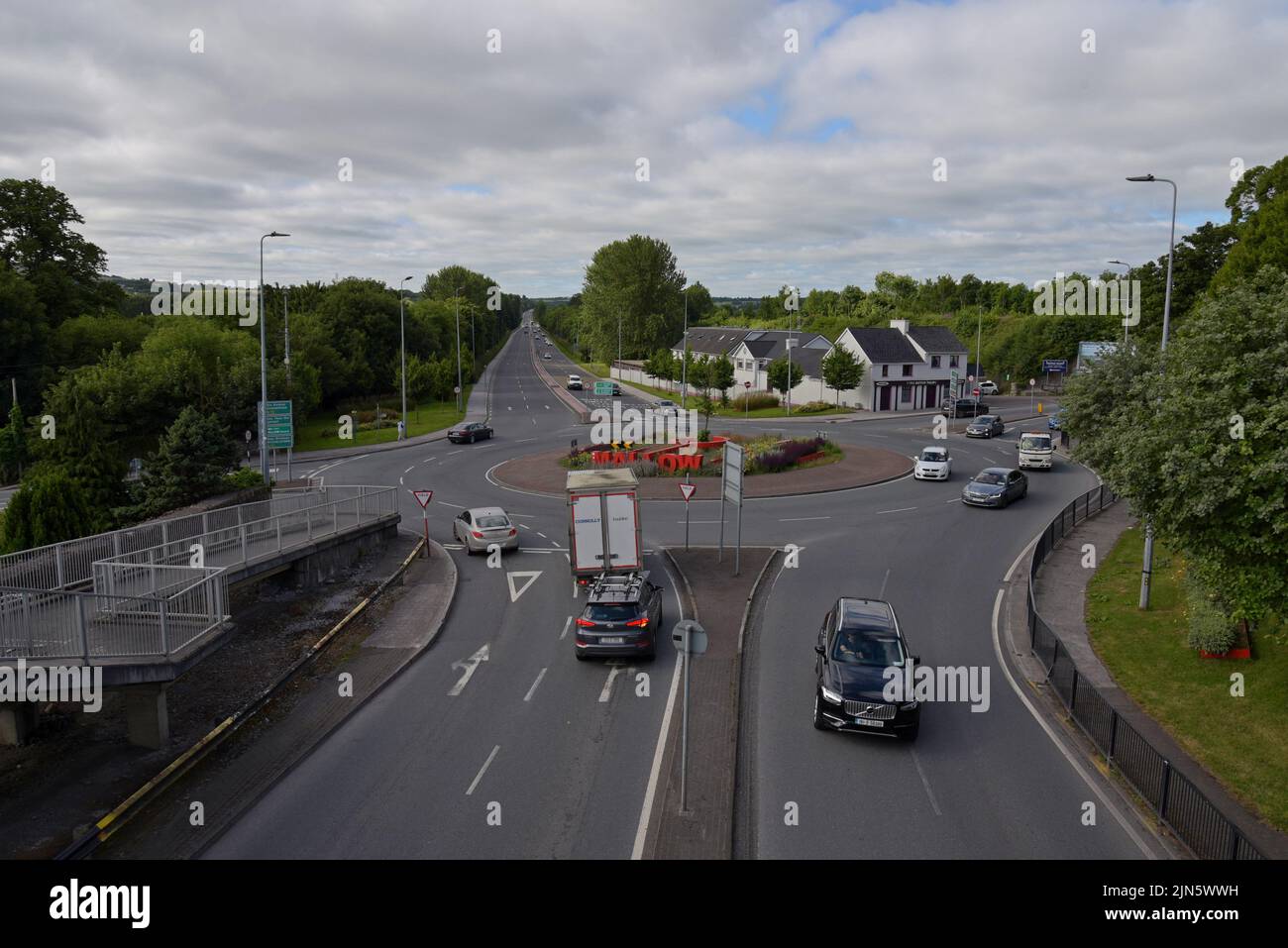 Rond-point sur le contournement de Mallow, jonction de la N72 navigation Road et de la N20 Limerick Road. Mallow, Comté de Cork, Irlande Banque D'Images