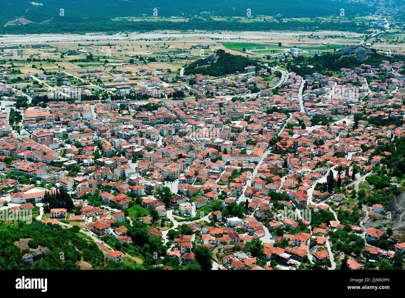 Petite ville vue aérienne à Meteora Grèce Banque D'Images