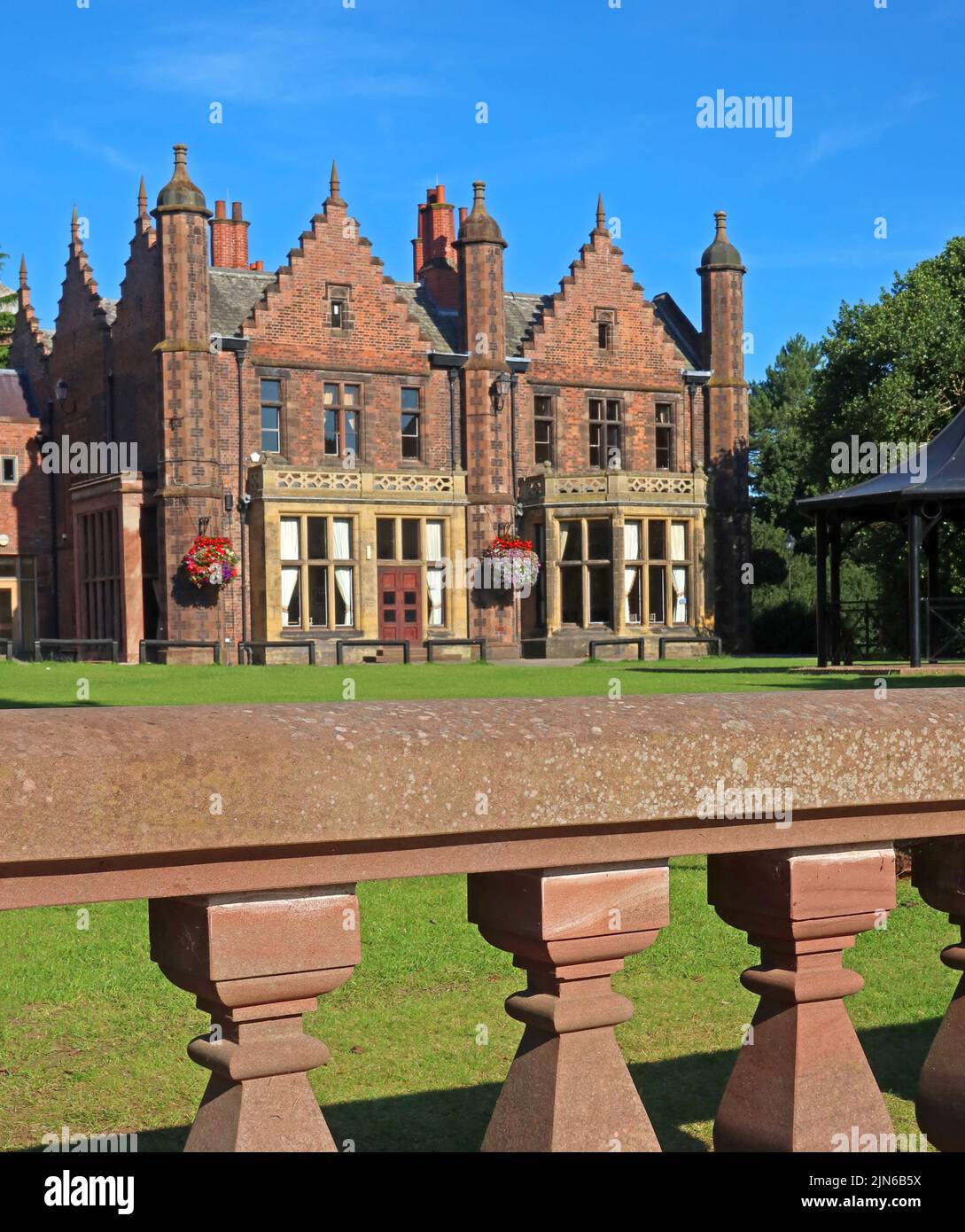 Walton Hall, maison de campagne dans Walton Gardens Park, Warrington, Cheshire, Angleterre, Royaume-Uni Banque D'Images