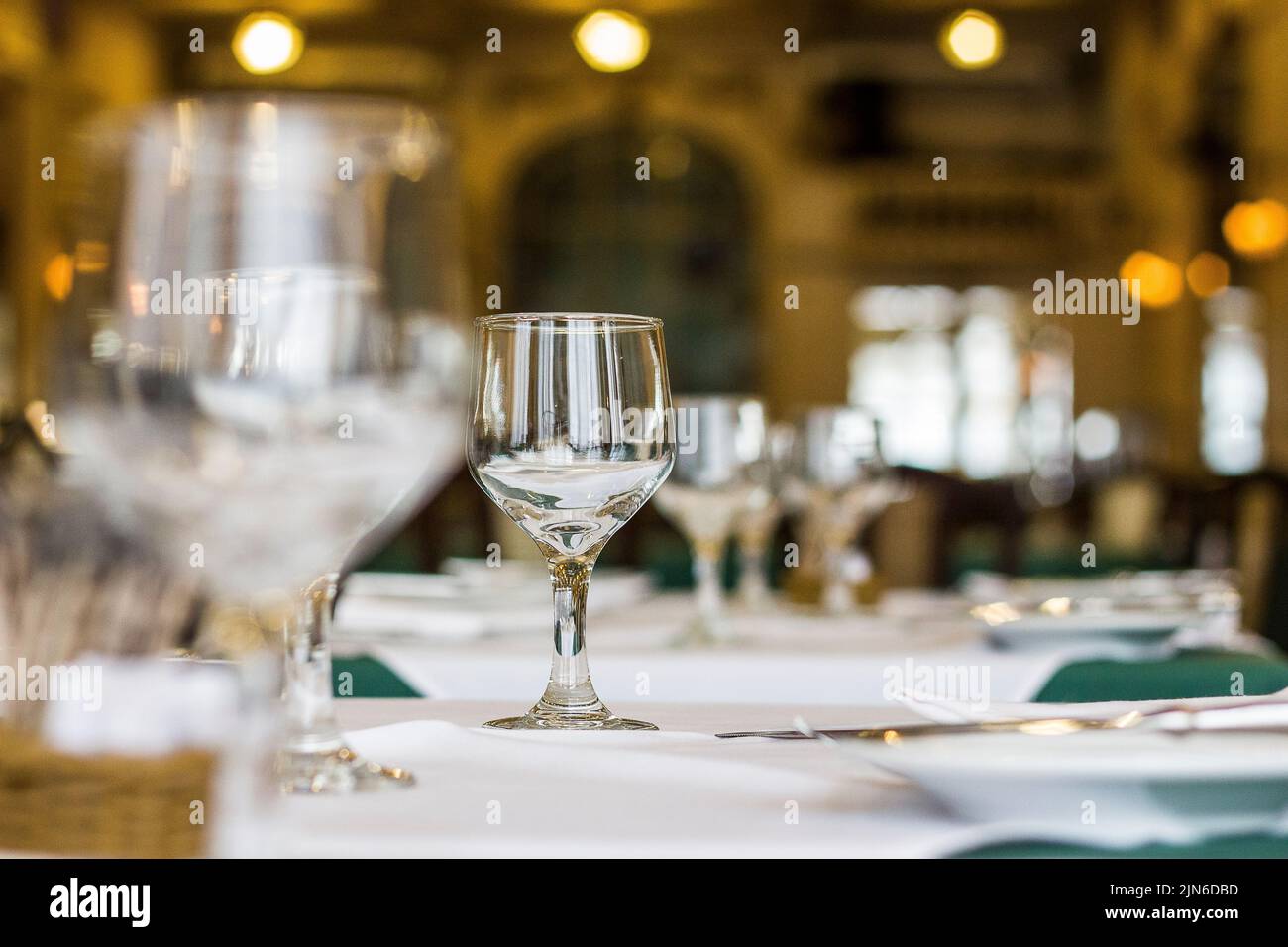 tasses sur la table à manger Banque D'Images