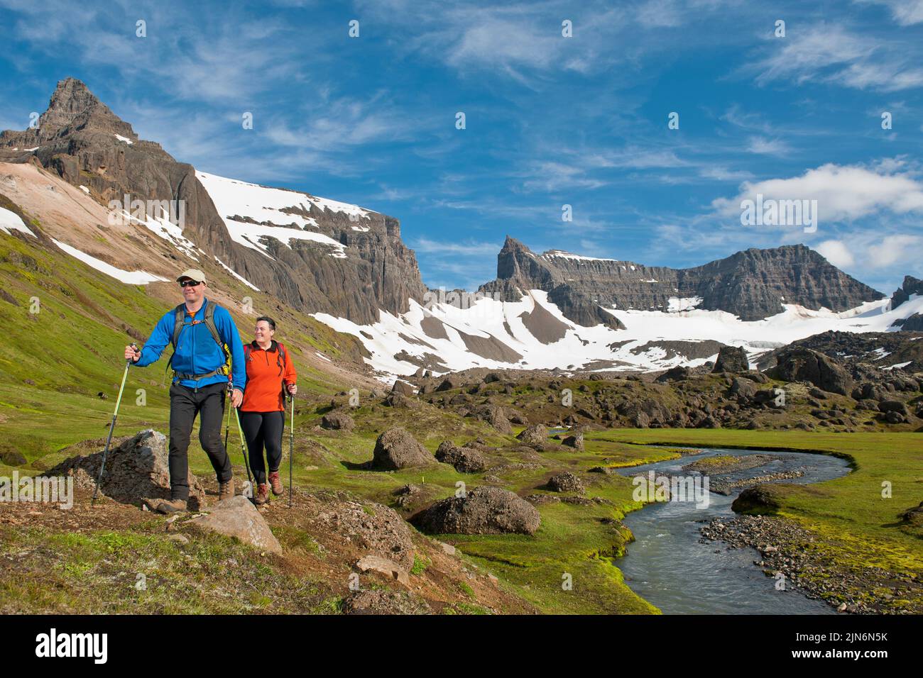 Randonnée dans les fjords de l'est reculés de l'Islande Banque D'Images