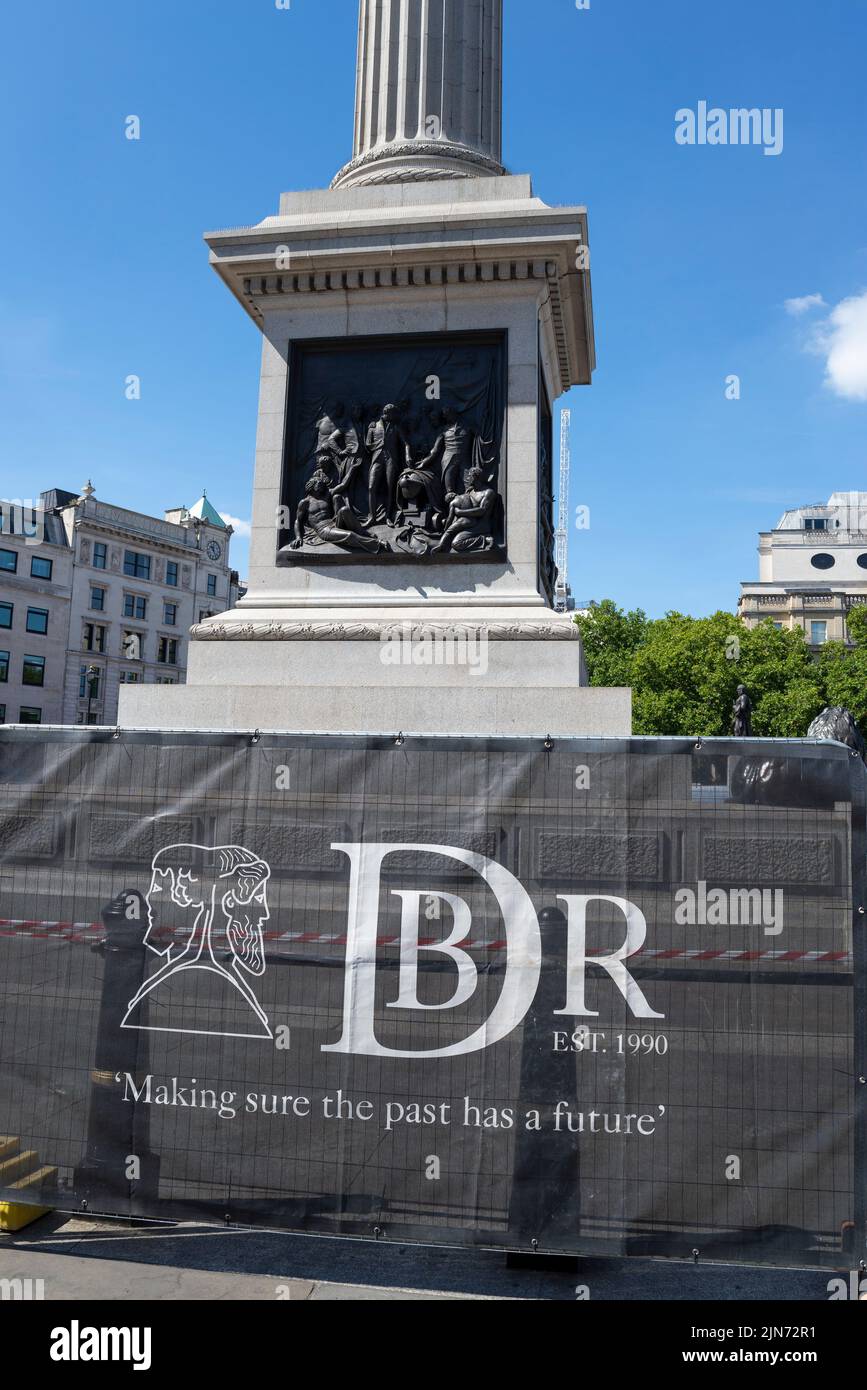 DBR Limited, signature de l'équipe de conservation des bâtiments historiques, travaillant sur la colonne de Nelson, Trafalgar Square, Westminster, Londres, Royaume-Uni Banque D'Images