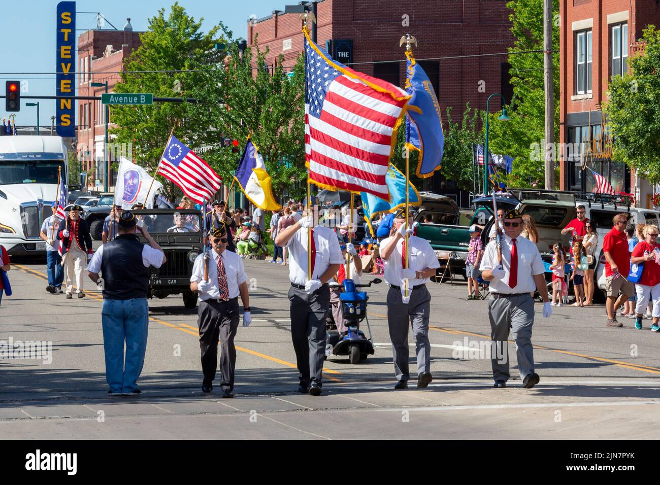 Hutchinson, Kansas - les anciens combattants défilent dans la « Parade patriotes » annuelle de 4 juillet dans les zones rurales du Kansas. Banque D'Images