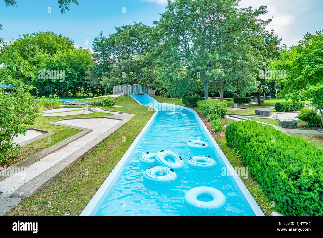 Tubes dans la rivière lente du parc d'attractions familial Earl Haig, qui est un parc aquatique public, à Brantford, Ontario, Canada Banque D'Images