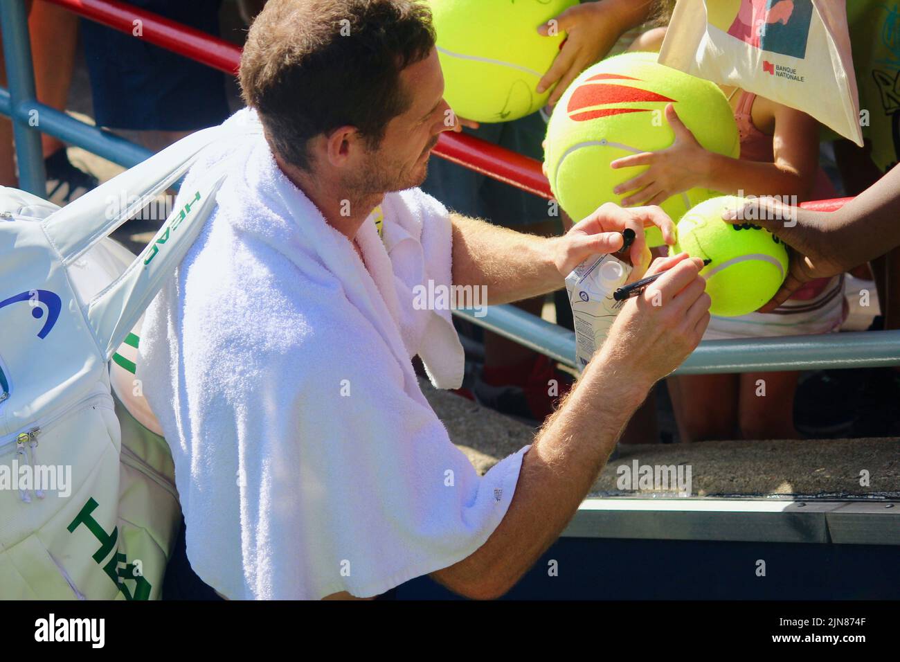 Andy Murray, joueur de tennis britannique, signe des autographes après son entraînement au stade IGA de Montréal, au Canada, à l'Open de la Banque nationale. 5 août 2022. Banque D'Images
