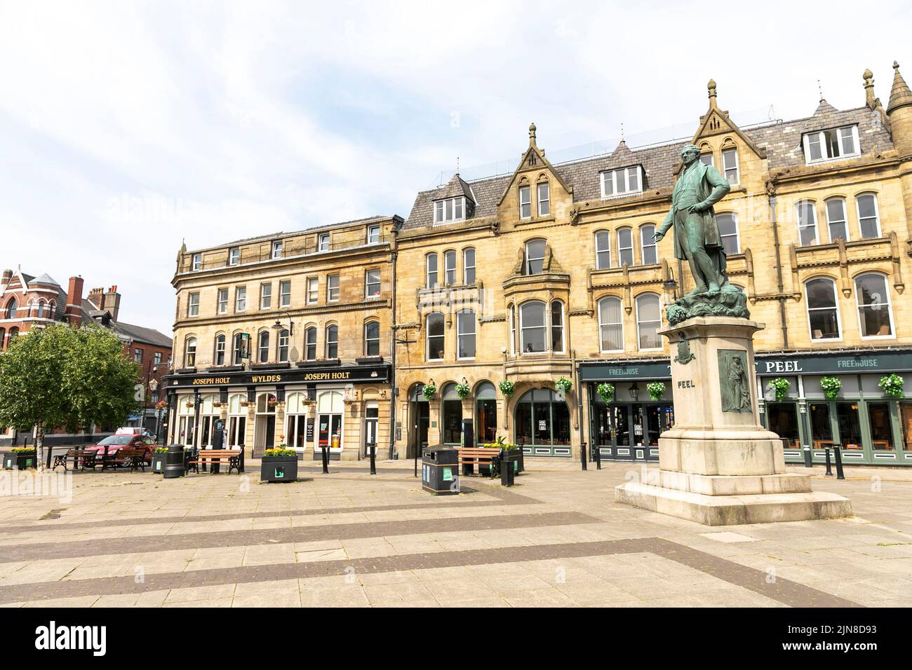 Statue de Sir Robert Peel sur la place du marché Bury Manchester, statue et monument au fondateur de la police moderne et ancien premier ministre, Angleterre, été Banque D'Images