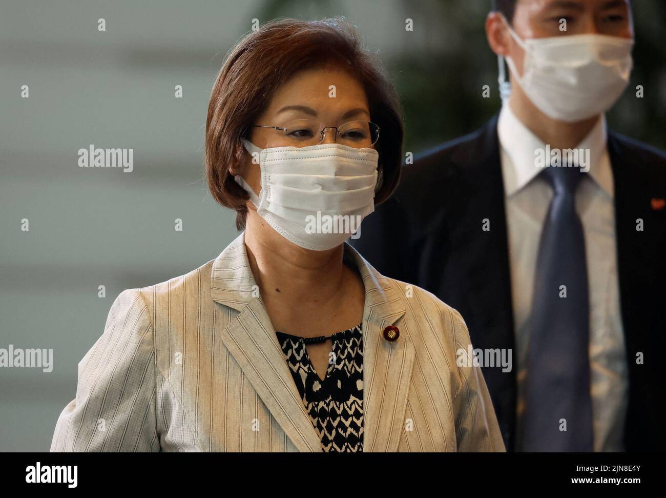 Le ministre de l'éducation du Japon, Keiko Nagaoka, arrive à la résidence officielle du Premier ministre Fumio Kishida à Tokyo, au Japon, en 10 août 2022. REUTERS/Issei Kato Banque D'Images