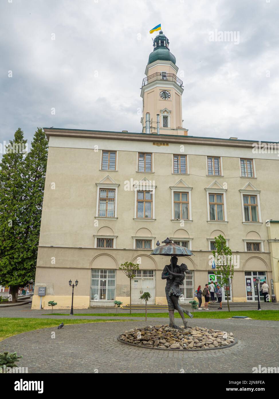 Couple aimant sous la pluie Banque D'Images