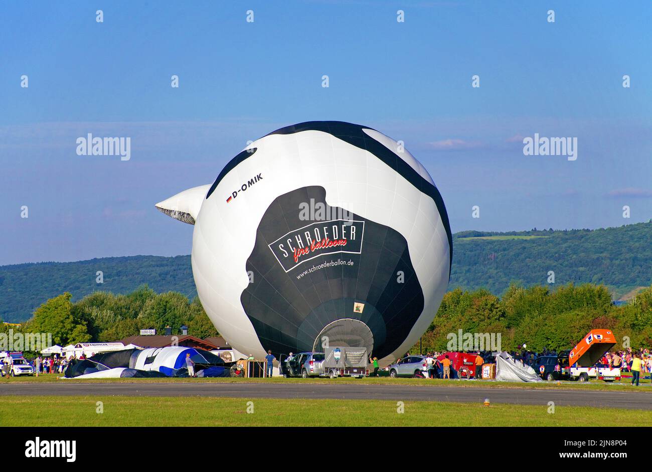 Préparation de ballons à air chaud pour vol, Mosel-ballon-Festival à l'aéroport de Trèves-Foehren, Rhénanie-Palatinat, Allemagne, Europe Banque D'Images