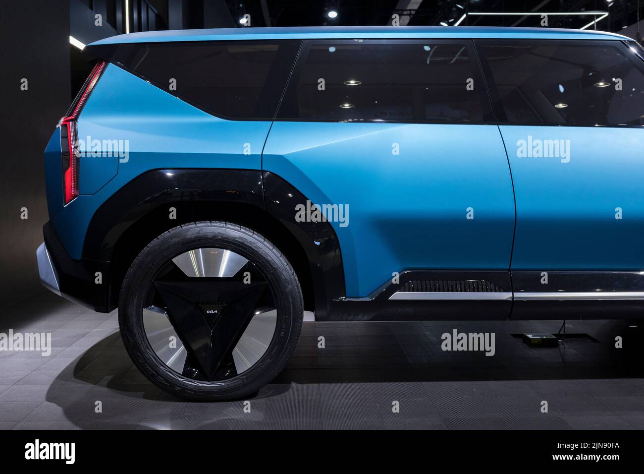 Le concept EV9 du véhicule électrique bleu de luxe de Kia et son arrière sur la plate-forme E-GMP de Hyundai Banque D'Images