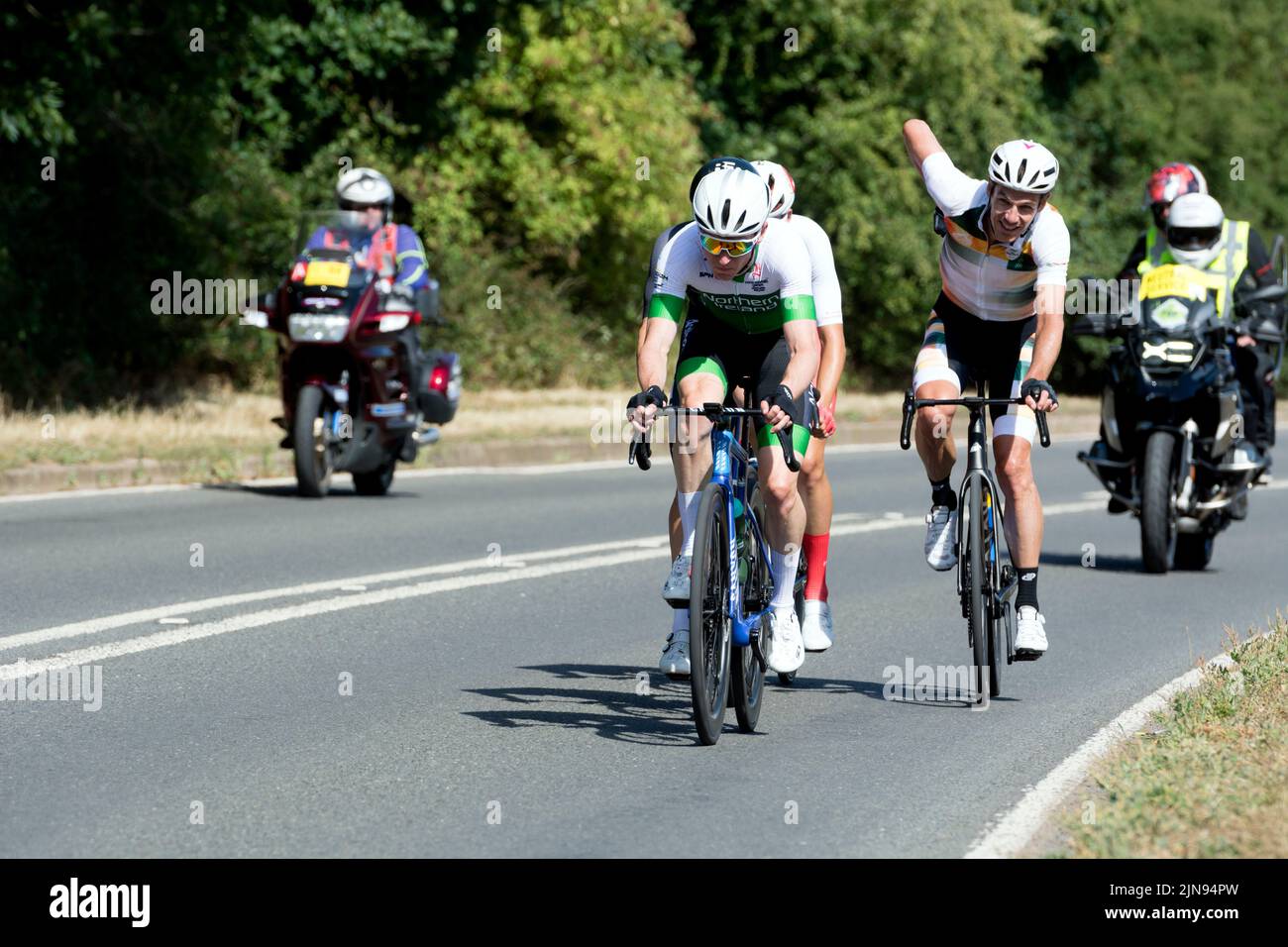 La course cycliste masculine des Jeux du Commonwealth de 2022, Hampton Road, Warwick, Warwickshire, Royaume-Uni Banque D'Images