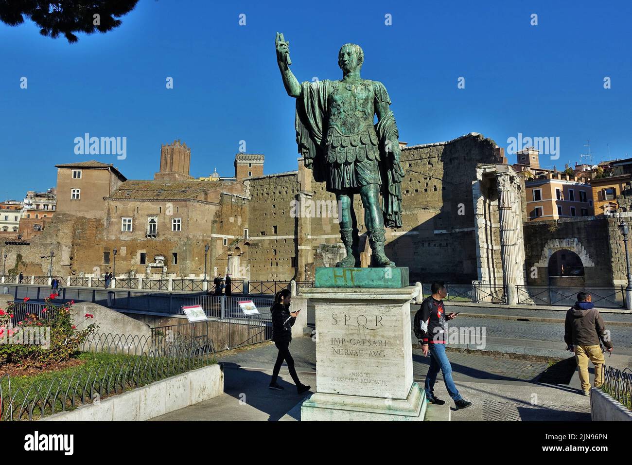 Statue SPQR Augustus César sur via dei fori imperiali, Rome, Lazio, Italie, Europe, Italien, européen Banque D'Images