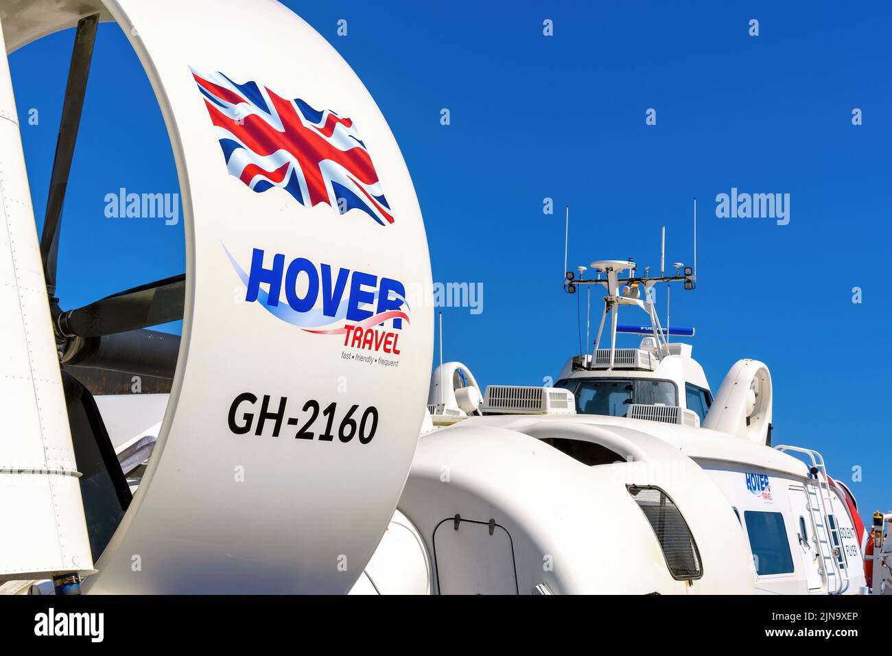 Vue sur l'aéroglisseur Solent Flyer qui est exploité sur les services passagers à travers le Solent entre Portsmouth et l'île de Wight Banque D'Images