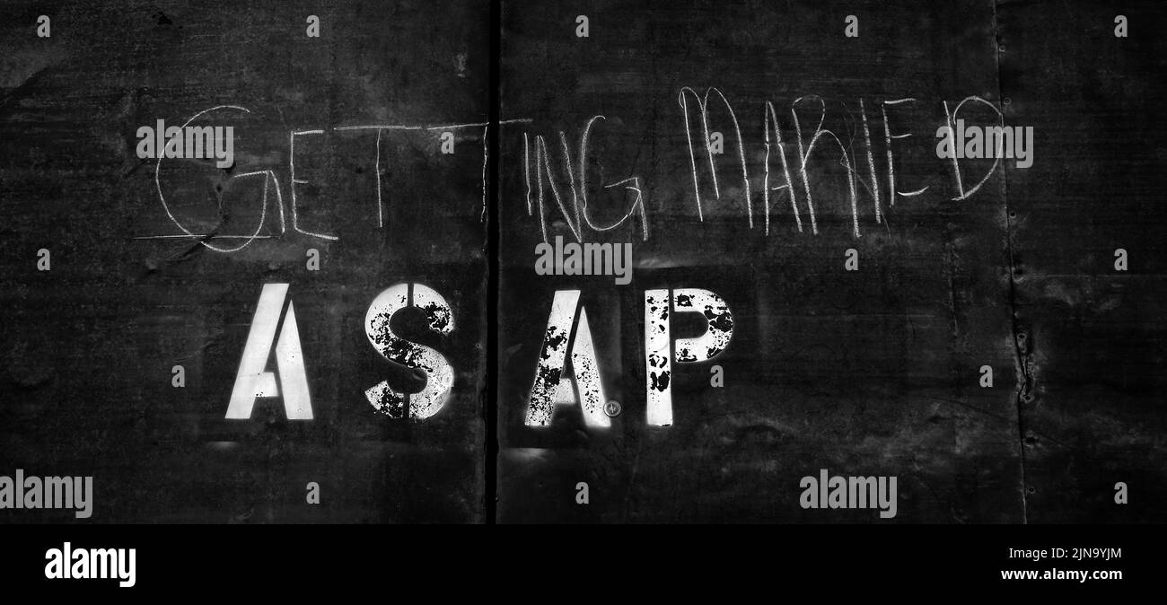 Se marier dès que possible dès que possible l'écriture graffiti peinture murale signe Banque D'Images