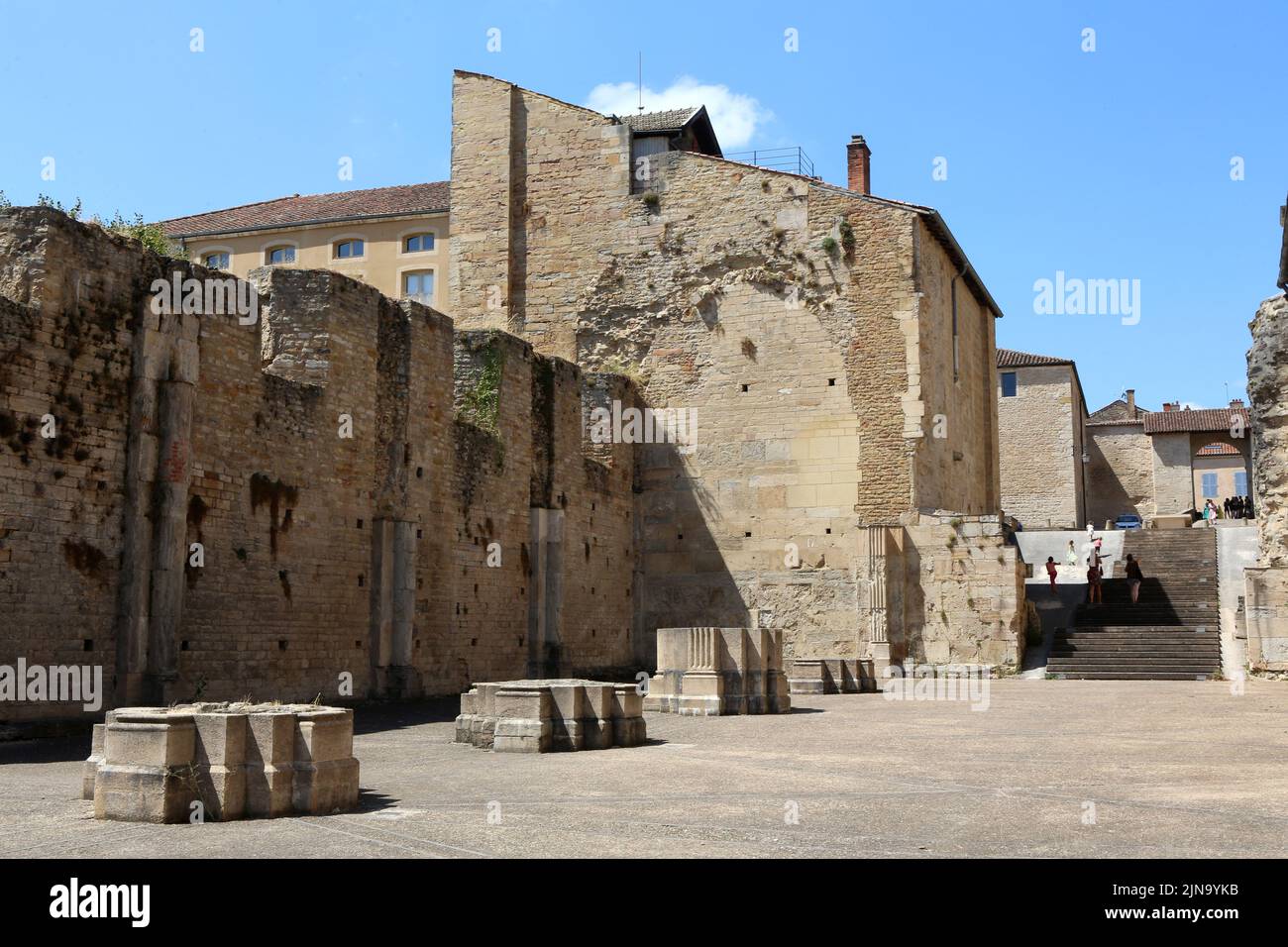 Avantnef Piliers cannelés et piliers. Vestiges. Portes d'Honneur