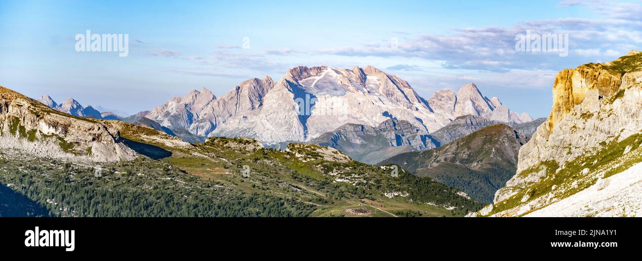 Panorama de la montagne Marmolada avec glacier Banque D'Images