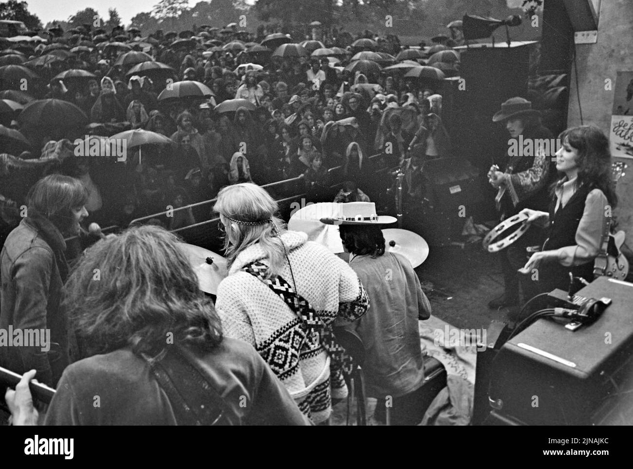 AVION JEFFERSON au Bath Festival, Angleterre, le 1970 juin, quand la pluie torrentielle a causé l'abandon du concert. Banque D'Images