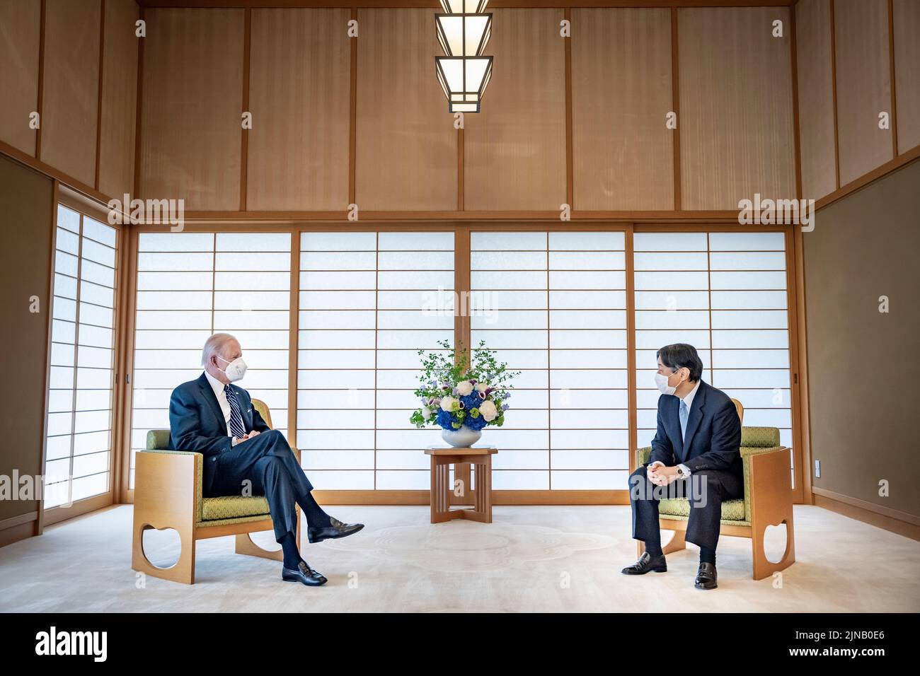 Le président Joe Biden rencontre l'empereur Naruhito du Japon, lundi, 23 mai 2022, au Palais impérial de Tokyo. (Photo officielle de la Maison Blanche par Adam Schultz) Banque D'Images